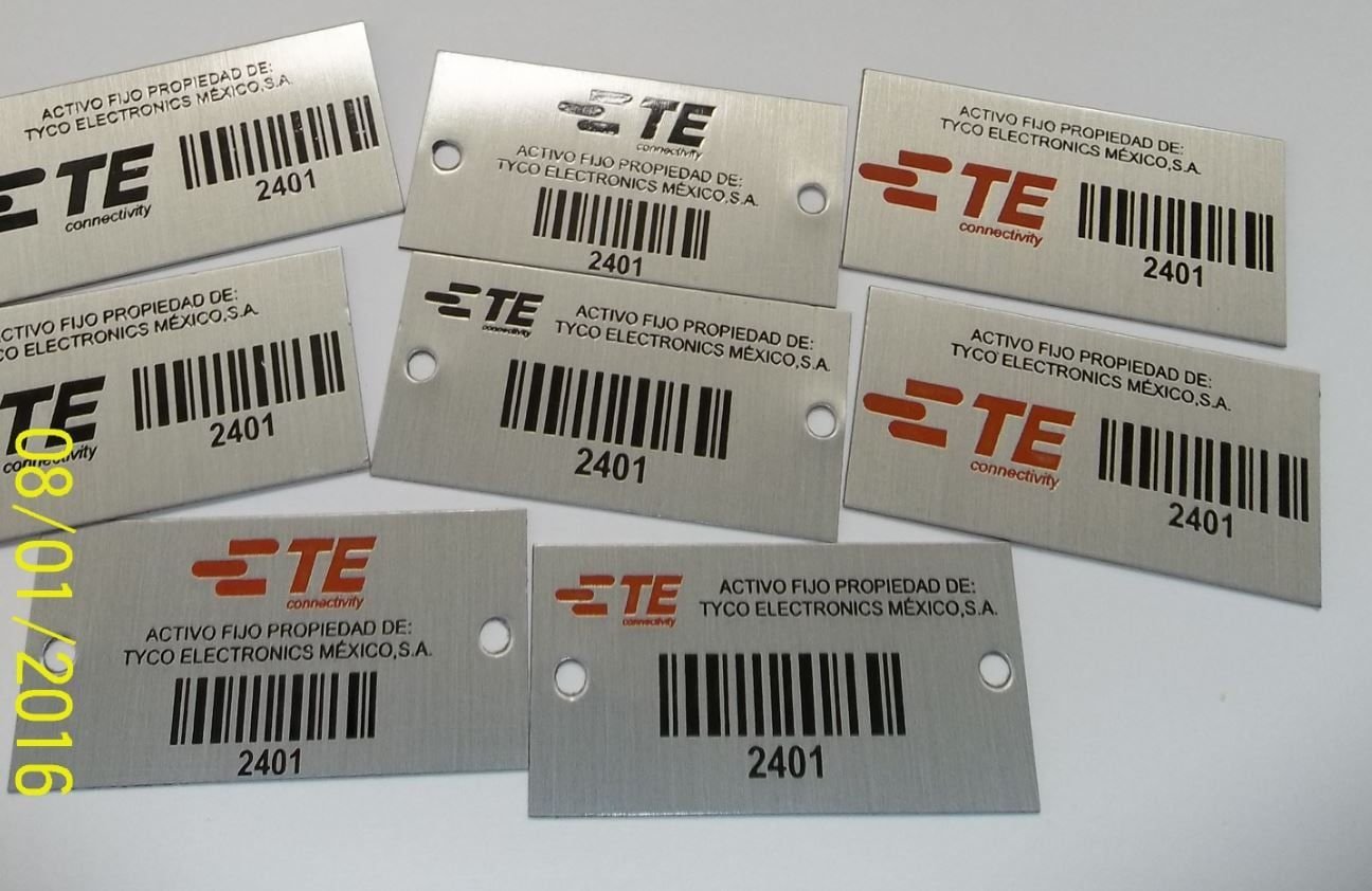 Placas grabadas en aluminio con código de barras