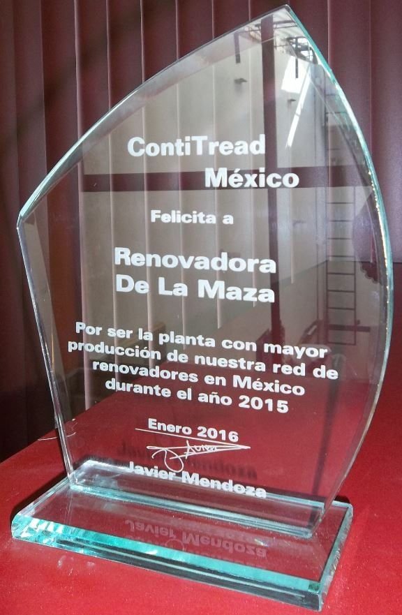 Trofeo en cristal biselado con base de cristal