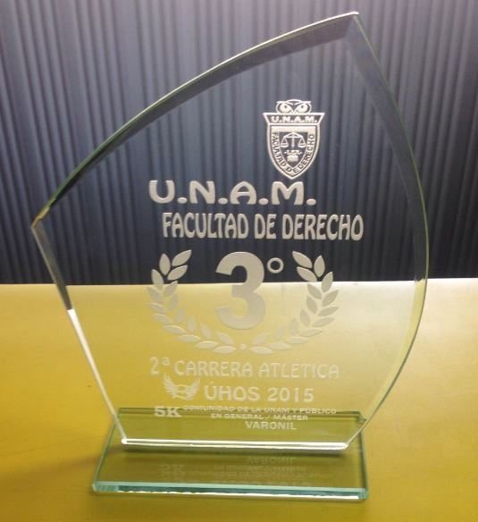 Trofeo de carrera atlética en cristal esmerilado